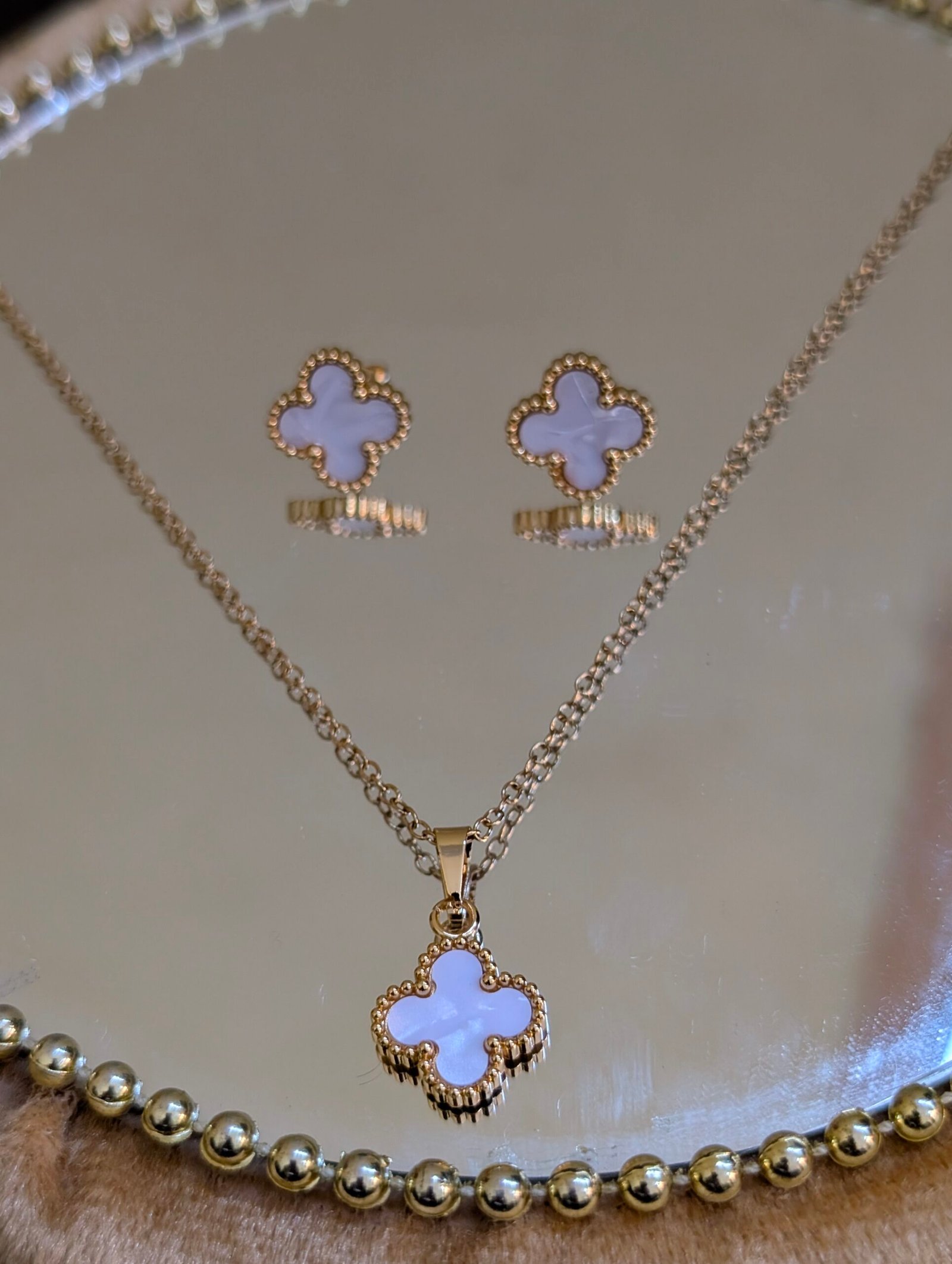 White Eternal Luck Clover Set - Image 2