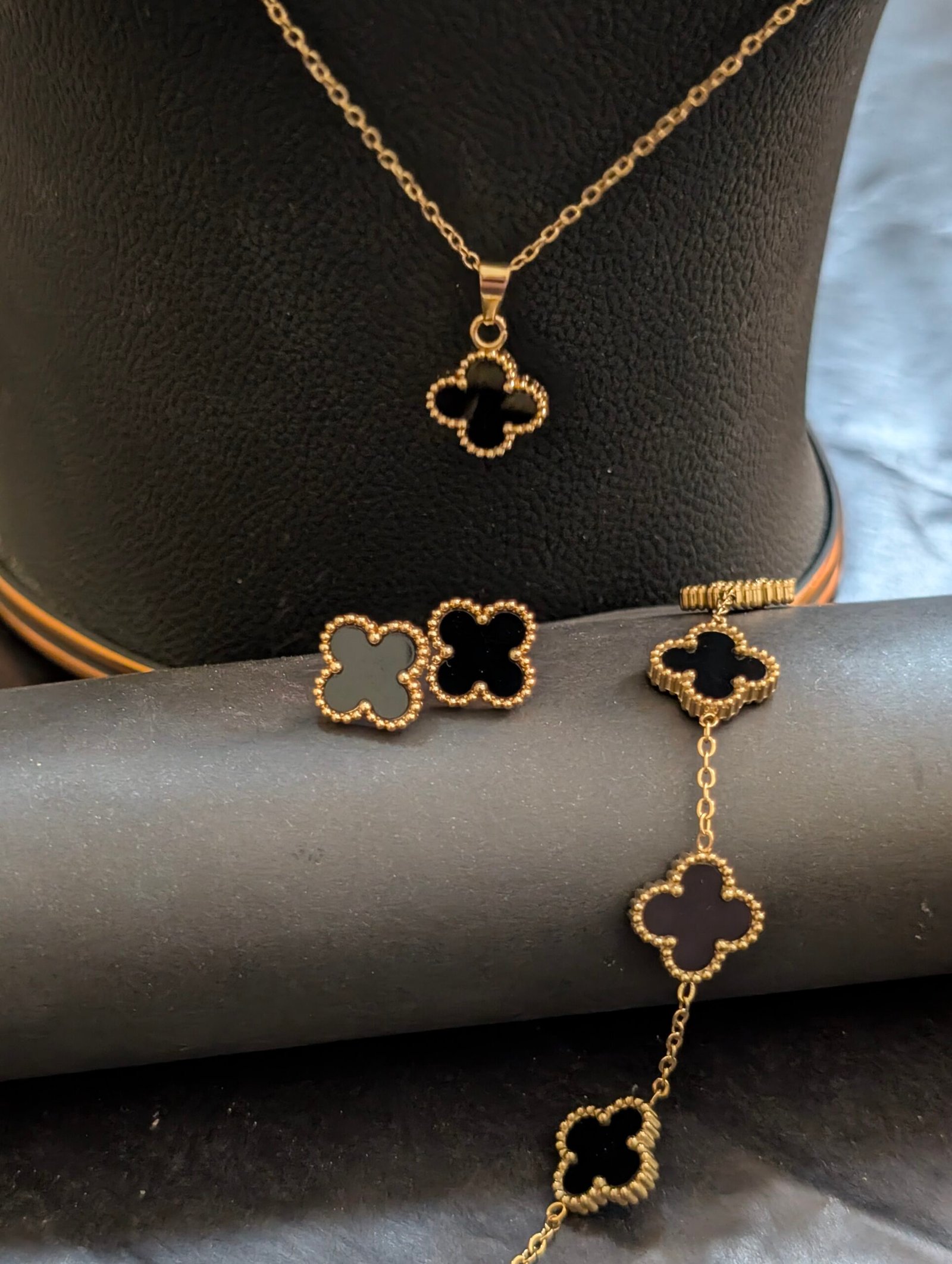 Black Eternal Luck Clover Set - Image 5
