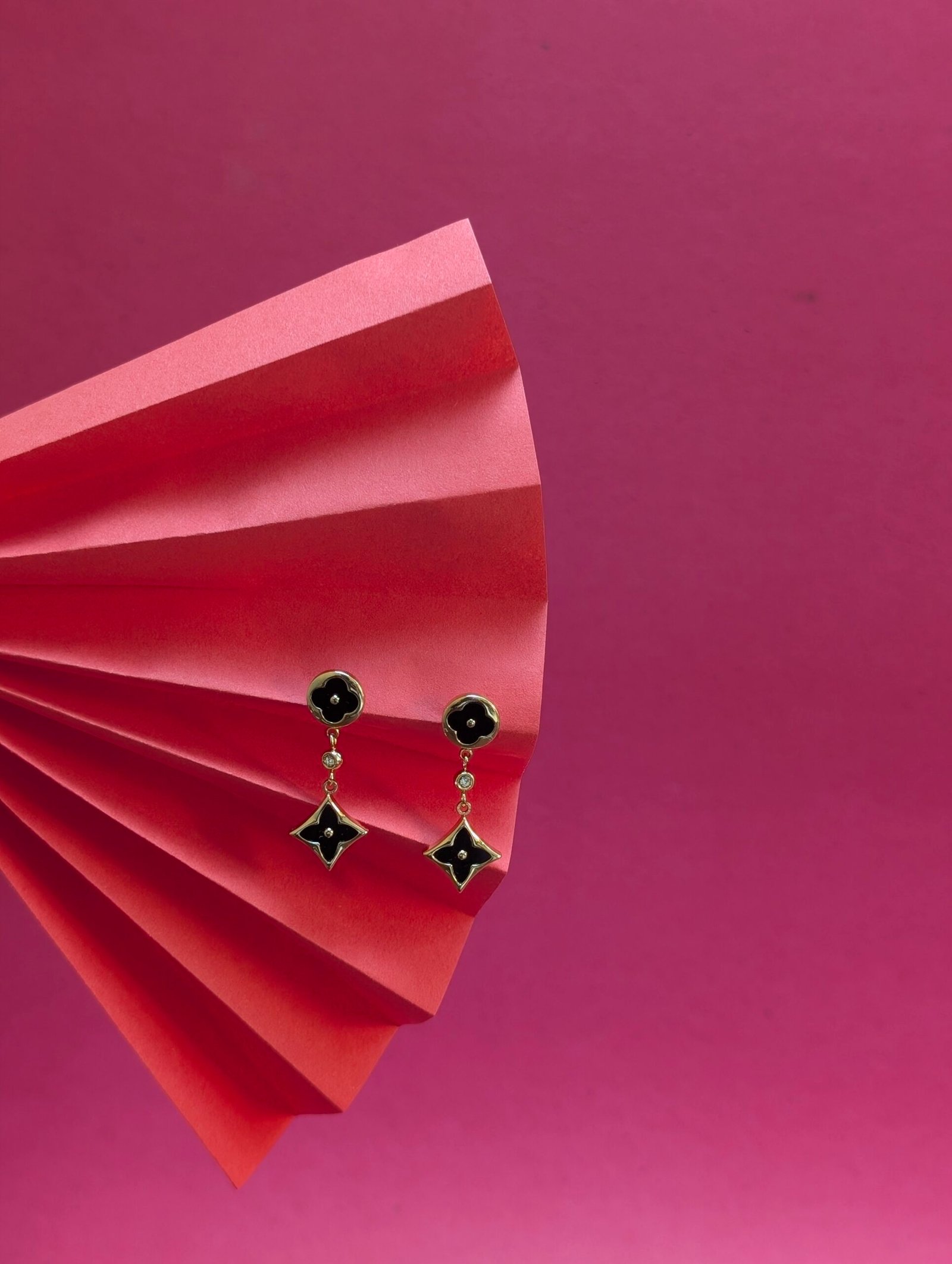Noir Clover Drop Earrings - Image 5