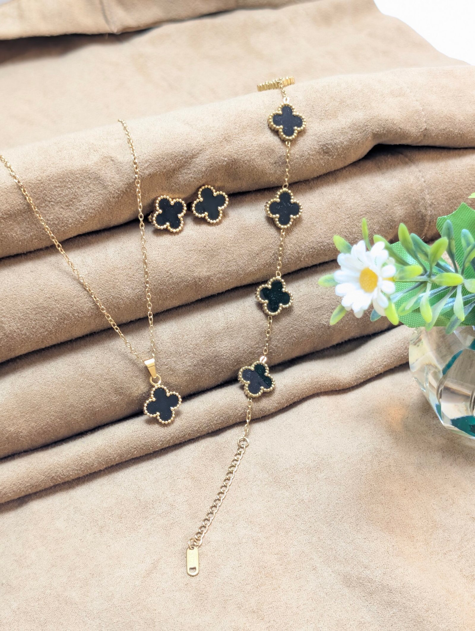 Black Eternal Luck Clover Set - Image 4